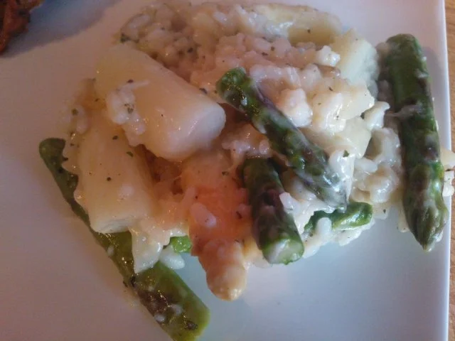 Spargel-Risotto (vom weissen und gruenen Spargel) - Rezept