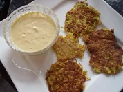 Rezept: Pikante Kartoffel-Kokos-Puffer mit Mango-Dip Pikante Kartoffel-Kokos-Puffer mit Mango-Dip - Rezept