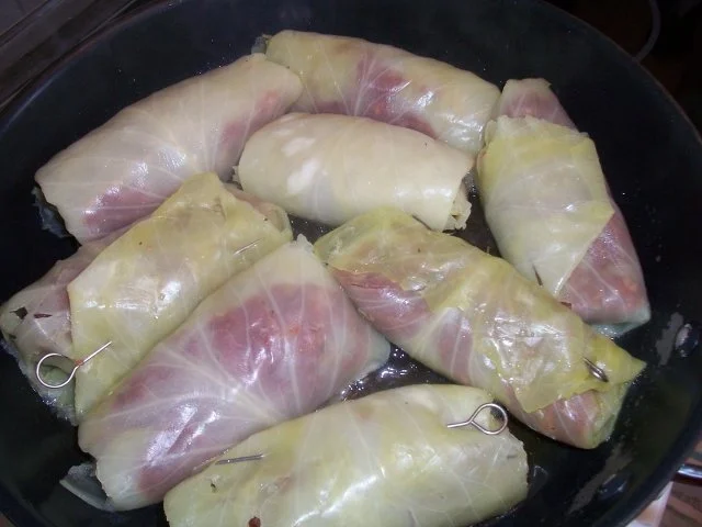 Kohlrouladen mit Rinderhack auf einem Bett von Rahmkohl - Rezept - Bild Nr. 15