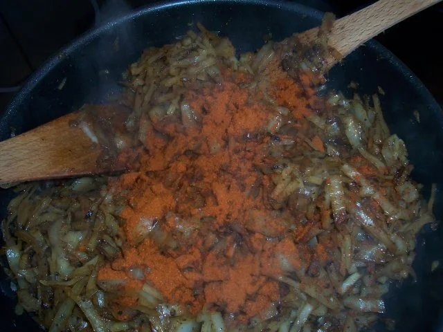 Kohlrouladen mit Rinderhack auf einem Bett von Rahmkohl - Rezept - Bild Nr. 18