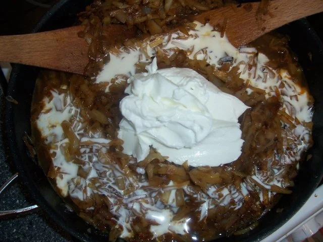 Kohlrouladen mit Rinderhack auf einem Bett von Rahmkohl - Rezept - Bild Nr. 19