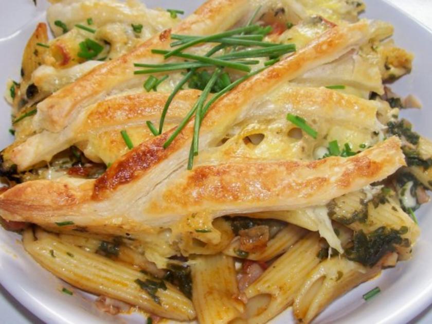 Nudel Spinat Auflauf mit Käse Blätterteig Kruste - einfach - 75 kcal/100g