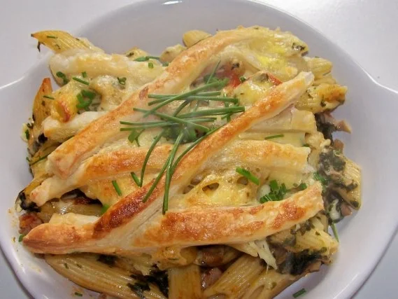 Rezept: Nudel-Spinat-Auflauf mit Käse-Blätterteig-Kruste Bild Nr. 10 Nudel-Spinat-Auflauf mit Käse-Blätterteig-Kruste - Rezept - Bild Nr. 10