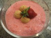 Dessert: Erdbeer-Joghurt-Creme auf Amarettini - Rezept