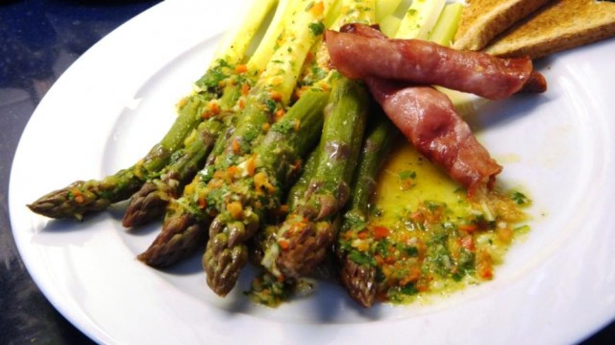 Bilder für Spargel an Vinaigrette und Knusper Schinken-Kaese-Rollen - Rezept