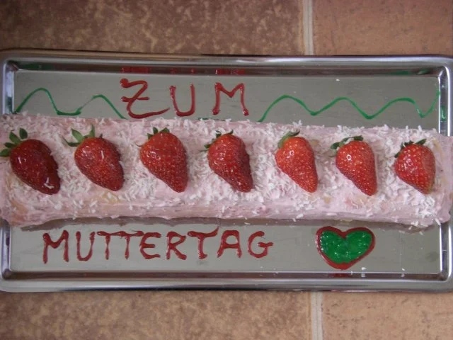 Bisquitrolle Erdbeer-Schmand + Cocos-Raspeln zu Muttertag, Taufe, Hochzeit, Geburtstag... - Rezept - Bild Nr. 3