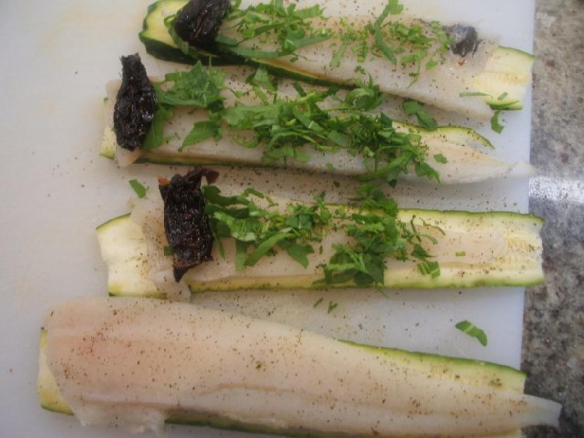 Fisch: Schollenfilets "Mediterraneo" auf Senf-Zucchini-Gemüse - Rezept - Bild Nr. 5
