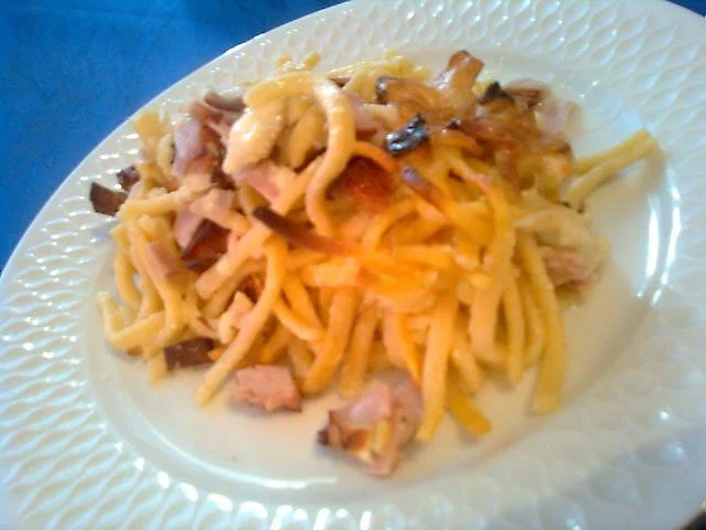 Spätzle mit Leberkäse und Camenbert überbacken - Rezept