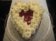 Rezept: Erdbeer-Herz-Torte, schnell und lecker Erdbeer-Herz-Torte, schnell und lecker - Rezept