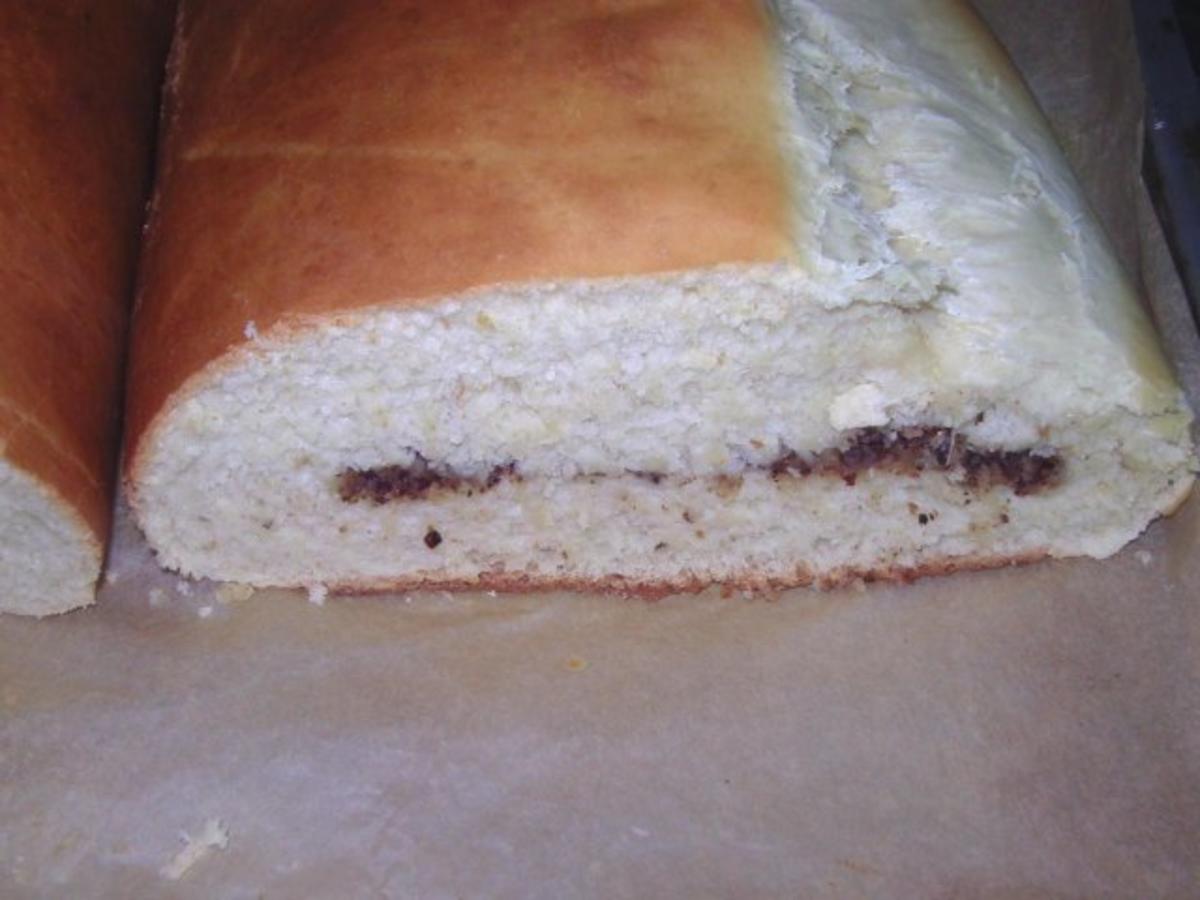 Süsses Brot mit Haselnussfüllung - einfach - 371 kcal/100g