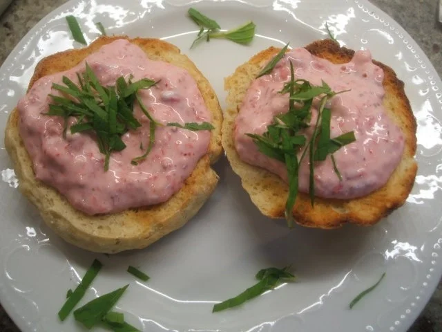 Frischkäse: Brotaufstrich aus Frischkäse mit Erdbeeren - Rezept