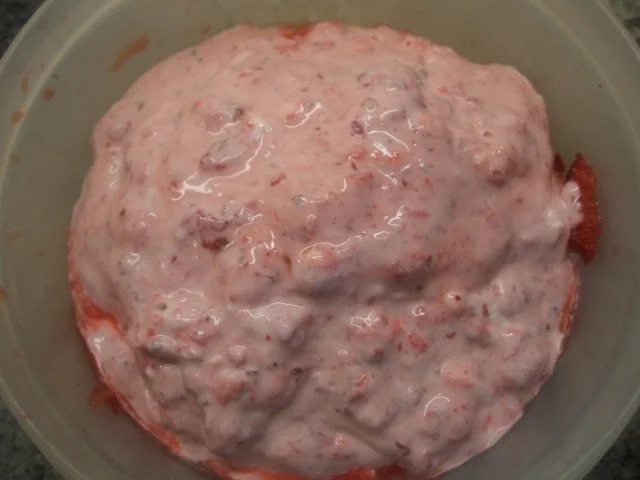 Frischkäse: Brotaufstrich aus Frischkäse mit Erdbeeren - Rezept - Bild Nr. 4