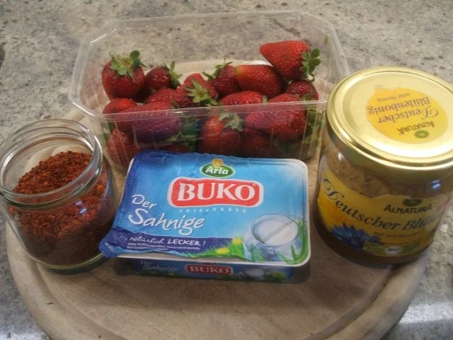 Frischkäse: Brotaufstrich aus Frischkäse mit Erdbeeren - Rezept - Bild Nr. 2