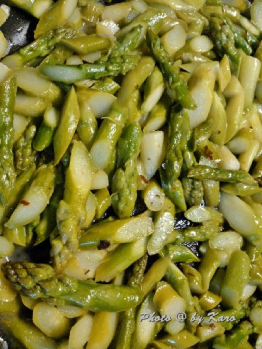 Grüner Spargel lauwarm mariniert auf Maultaschen im Salatbett - Rezept - Bild Nr. 3