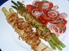 Spargel im Kartoffelmantel mit Tomatensalat - Rezept