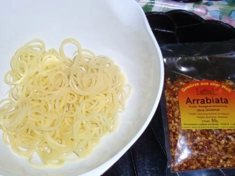 Spargel im Kartoffelmantel mit Tomatensalat - Rezept - Bild Nr. 3