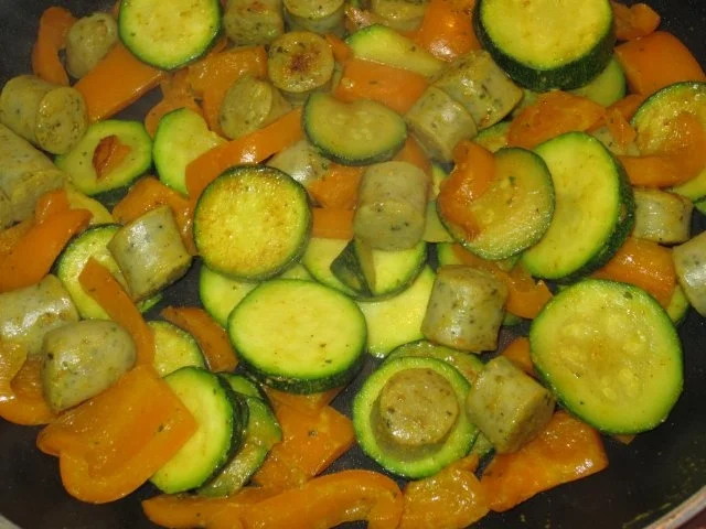 Pita mit Würstle-Paprika-Zucchini-Curry-Mix - Rezept - Bild Nr. 5