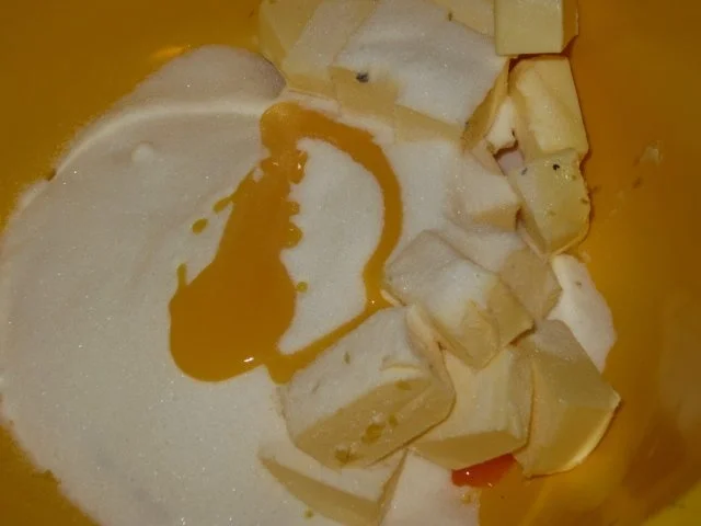 Rezept: Rhabarber-Bleckuchen mit Nüssen & Baiser Bild Nr. 7 Rhabarber-Bleckuchen mit Nüssen & Baiser - Rezept - Bild Nr. 7