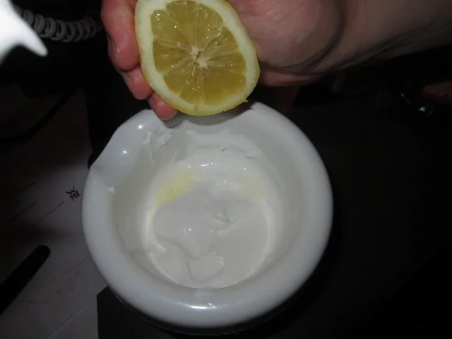 Rezept: Rhabarber-Bleckuchen mit Nüssen & Baiser Bild Nr. 9 Rhabarber-Bleckuchen mit Nüssen & Baiser - Rezept - Bild Nr. 9