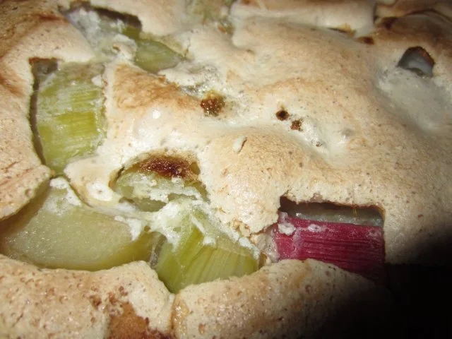 Rezept: Rhabarber-Bleckuchen mit Nüssen & Baiser Bild Nr. 12 Rhabarber-Bleckuchen mit Nüssen & Baiser - Rezept - Bild Nr. 12