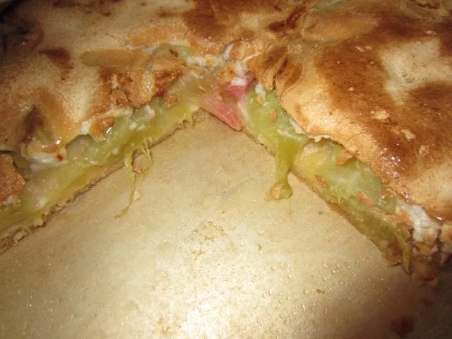 Rezept: Rhabarber-Bleckuchen mit Nüssen & Baiser Rhabarber-Bleckuchen mit Nüssen & Baiser - Rezept