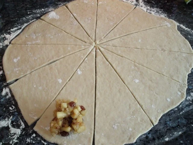 Bratapfel-Hörnchen; süßes Gebäck mit Hefeteig - Rezept - Bild Nr. 2