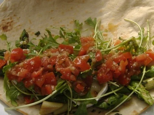 Rezept: Pitta mit grünem Spargel,Coppa,Ziegenkäse und Rucola Bild Nr. 4 Pitta mit grünem Spargel,Coppa,Ziegenkäse und Rucola - Rezept - Bild Nr. 4