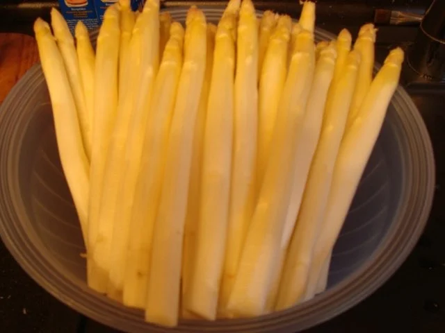 Frischer Spargel mit kleinen Schnitzelchen - Rezept - Bild Nr. 2