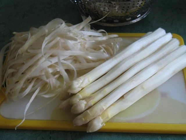 Rezept: Ofenspargel mit Speck an karamellisierten Vanille-Kartöffelchen und Sauce Hollandaise Bild Nr. 2 Ofenspargel mit Speck an karamellisierten Vanille-Kartöffelchen und Sauce Hollandaise - Rezept - Bild Nr. 2