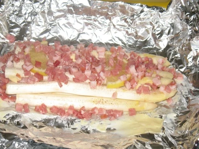 Rezept: Ofenspargel mit Speck an karamellisierten Vanille-Kartöffelchen und Sauce Hollandaise Bild Nr. 5 Ofenspargel mit Speck an karamellisierten Vanille-Kartöffelchen und Sauce Hollandaise - Rezept - Bild Nr. 5