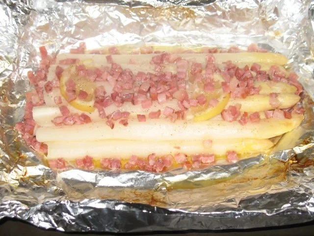 Rezept: Ofenspargel mit Speck an karamellisierten Vanille-Kartöffelchen und Sauce Hollandaise Bild Nr. 7 Ofenspargel mit Speck an karamellisierten Vanille-Kartöffelchen und Sauce Hollandaise - Rezept - Bild Nr. 7