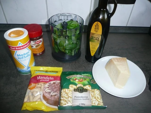 Rezept: Pasta mit Pesto nach Art Sabine Bild Nr. 2 Pasta mit Pesto nach Art Sabine - Rezept - Bild Nr. 2