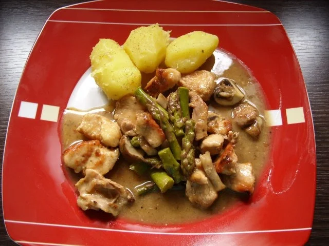 Rezept: Puten-Spargel-Geschnetzeltes Bild Nr. 2 Puten-Spargel-Geschnetzeltes - Rezept - Bild Nr. 2