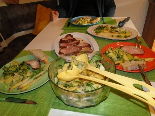 Spanferkelrollbraten bei NT und Spargel in Alufolie - Rezept