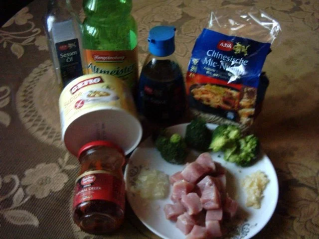 Rezept: Schweinefilet mit Mie-Nudeln aus dem Wok Bild Nr. 2 Schweinefilet mit Mie-Nudeln aus dem Wok - Rezept - Bild Nr. 2