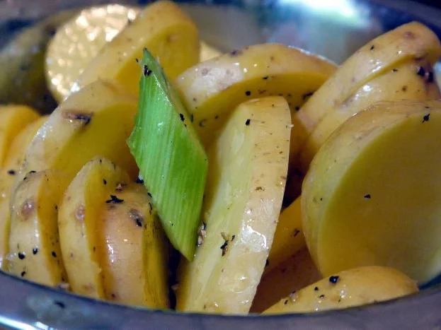 Rezept: Gebackene Kartoffelscheiben mit Knoblauch und Parmesan Bild Nr. 5 Gebackene Kartoffelscheiben mit Knoblauch und Parmesan - Rezept - Bild Nr. 5