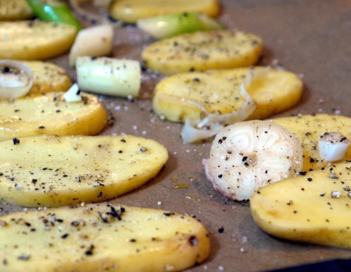 Gebackene Kartoffelscheiben mit Knoblauch und Parmesan - Rezept - Bild Nr. 7
