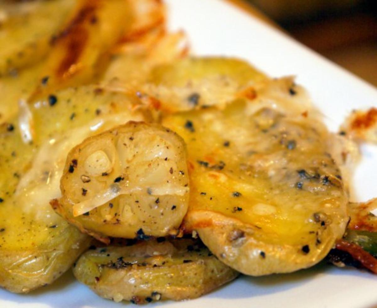 Gebackene Kartoffelscheiben mit Knoblauch und Parmesan - Rezept