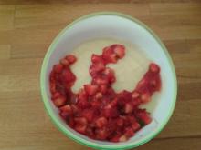 Vanillepudding mit geminzten Erdbeeren - Rezept