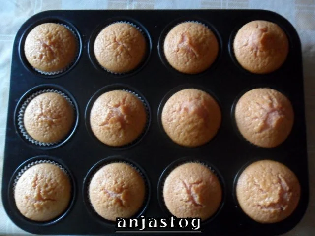 Rezept: Erdbeeren Muffins Bild Nr. 3 Erdbeeren Muffins - Rezept - Bild Nr. 3