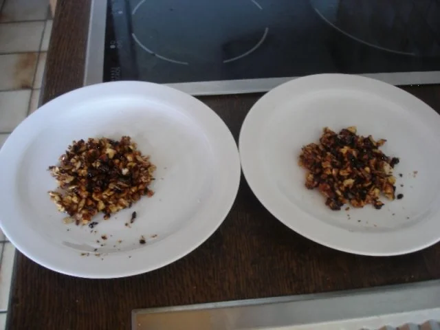 Erdbeer-Jogurt-Becher mit karamellisierten Mandeln, Haselnüssen und Sonnenblumenkernen - Rezept - Bild Nr. 6