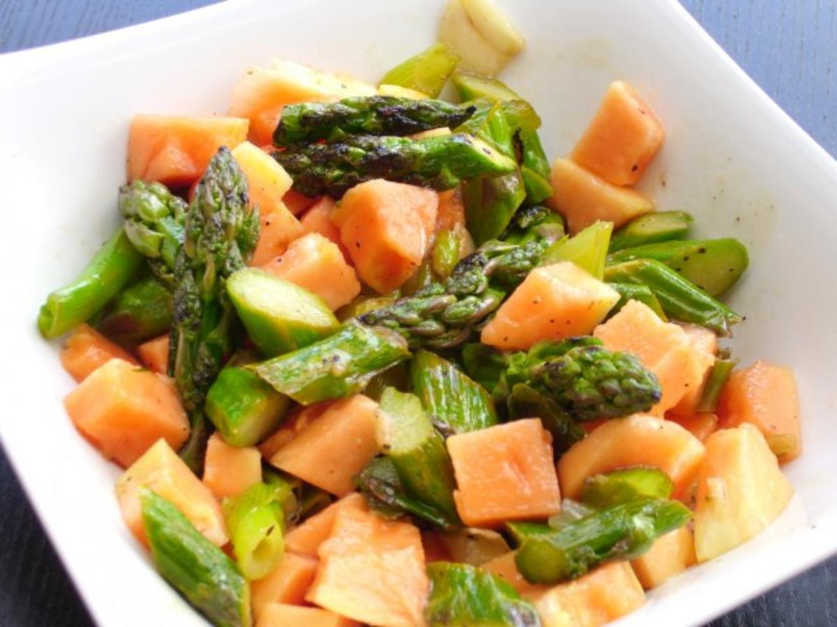 Lauwarmer Salat vom grünen Spargel und Papaya - Rezept - Bild Nr. 5