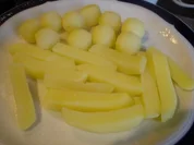 Kartoffeln in Pommes frites- und Bällchenform - Rezept