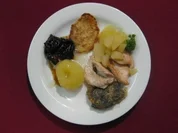 Rezept: Zweierlei Pfannkuchen mit verschiedenen Kompotten u. Geschnetzeltem vom Peter Zweierlei Pfannkuchen mit verschiedenen Kompotten u. Geschnetzeltem vom Peter - Rezept