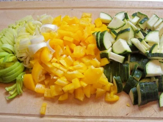 Rezept: Schneller Hack-Gemüse-Topf mit Pesto Bild Nr. 3 Schneller Hack-Gemüse-Topf mit Pesto - Rezept - Bild Nr. 3