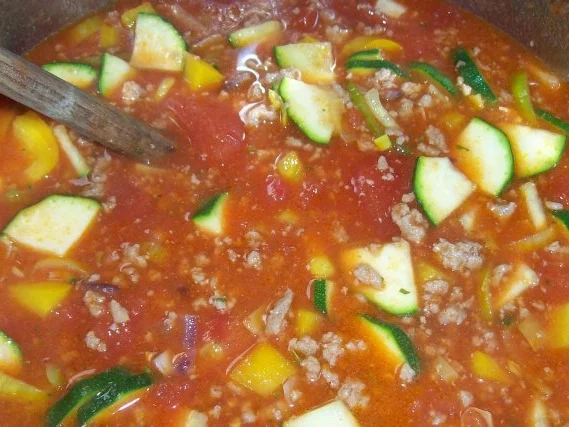 Rezept: Schneller Hack-Gemüse-Topf mit Pesto Bild Nr. 5 Schneller Hack-Gemüse-Topf mit Pesto - Rezept - Bild Nr. 5