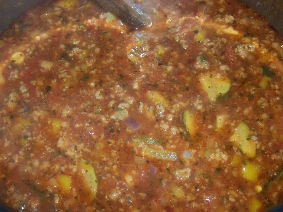 Rezept: Schneller Hack-Gemüse-Topf mit Pesto Bild Nr. 7 Schneller Hack-Gemüse-Topf mit Pesto - Rezept - Bild Nr. 7