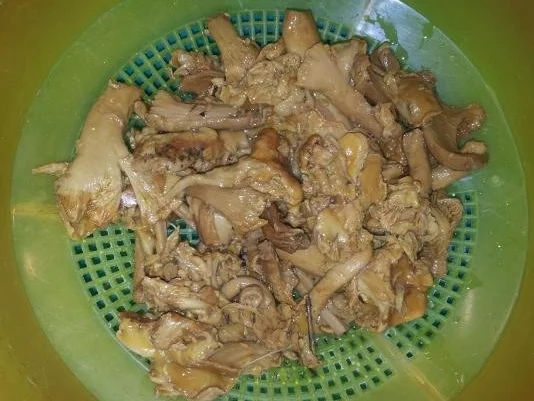 Rezept: Schweinenackensteak mit Pfifferling - Tomatensoße nach Dieter Neumaier Bild Nr. 11 Schweinenackensteak mit Pfifferling - Tomatensoße nach Dieter Neumaier - Rezept - Bild Nr. 11