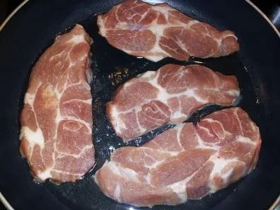 Rezept: Schweinenackensteak mit Pfifferling - Tomatensoße nach Dieter Neumaier Bild Nr. 20 Schweinenackensteak mit Pfifferling - Tomatensoße nach Dieter Neumaier - Rezept - Bild Nr. 20