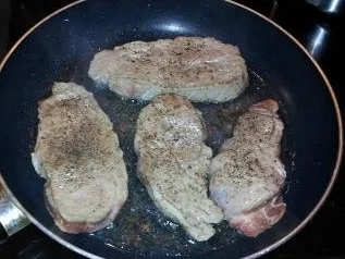 Rezept: Schweinenackensteak mit Pfifferling - Tomatensoße nach Dieter Neumaier Bild Nr. 21 Schweinenackensteak mit Pfifferling - Tomatensoße nach Dieter Neumaier - Rezept - Bild Nr. 21